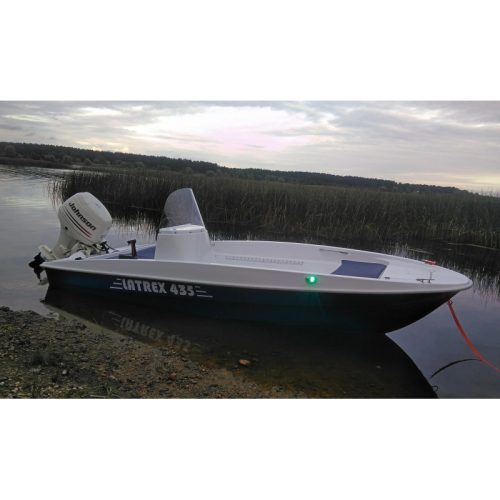 Latrex 435 barcă cu motor
