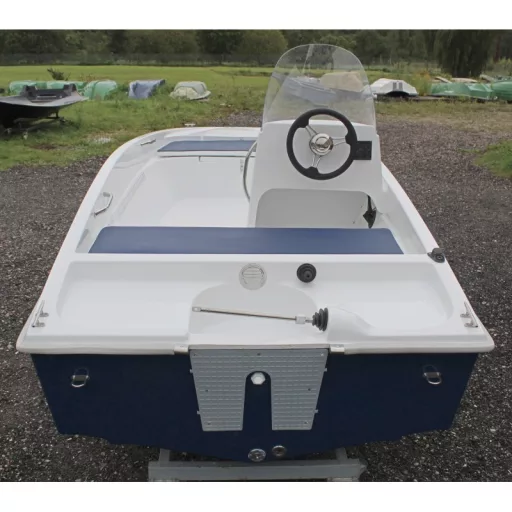 Latrex 435 barcă cu motor