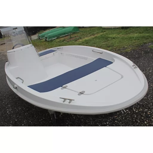 Latrex 435 barcă cu motor