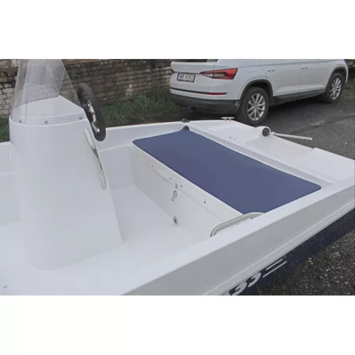 Latrex 435 barcă cu motor
