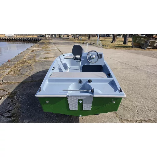 Latrex 435 barcă cu motor