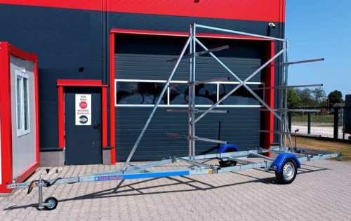 Remorcă transportor de ambarcațiuni Alfa 750 kg + set de transport caiac/barcă cu 8 axe cu brațe drepte