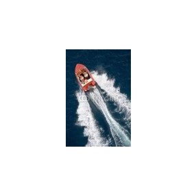 Bărci mici pentru distracție pe mare